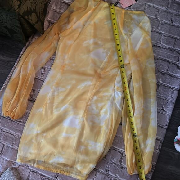 PrettyLittleThing Yellow/White Mini Dress 4 Deep V Long Sleeve Coquette Girl - Picture 8 of 11